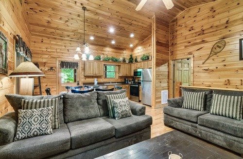 Wears Valley Cabin | Smoky Mountain Log Cabin · Hot Tub · Fire Pit ·2 kings · Game Room