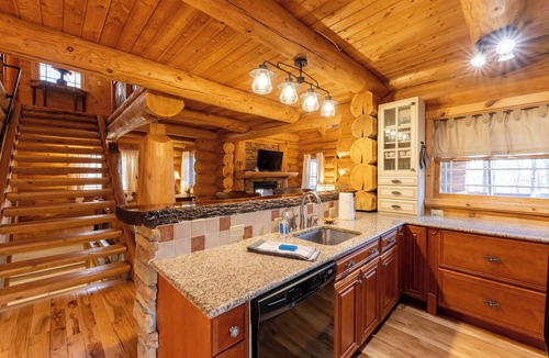 Slatyfork Farm Cabin | Snowshoe Log Cabin - Hot Tub with Mountain Views - 4+ Private Acres