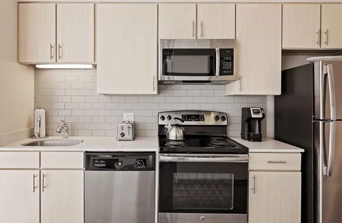 Sobro Apartment | SoBro Rooftop Stay | Work & Relax Near Country Music Hall of Fame