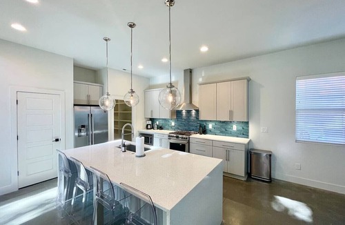Shelby Hills House | Song Writer`s Retreat with Hot Tub - Near Broadway