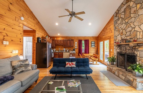 Vilas Cabin | Songbird Cabin is serenity tucked away on the edge of a Christmas Tree Farm