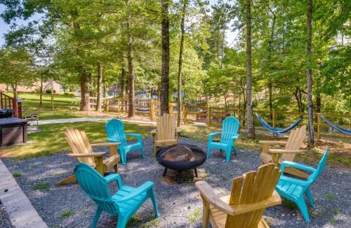 Seneca House | South Carolina Retreat w/Fireplace & Lake Access!