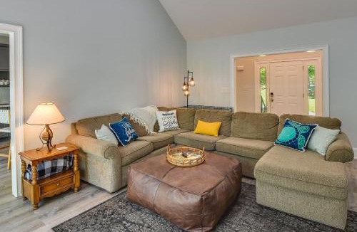 Seneca House | South Carolina Retreat w/Fireplace & Lake Access!