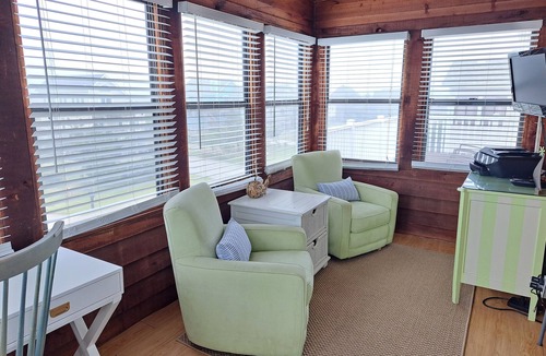 South Nags Head House | South Nags Head, Ocean View, 3min Walk to Beach, Hot Tub, Sunrise & Sunset Views