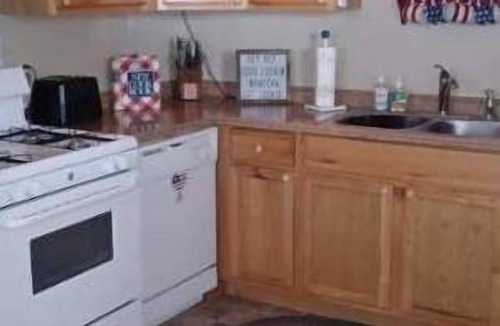 Chesapeake House | Southern Charm Warm and Welcome Entire home hosted by Annette 4 guests
