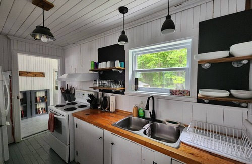 Saint-Gabriel Ski Chalet | Spa, billiards, arcade, lounge. Beach 200 m away. Perfect for groups and families