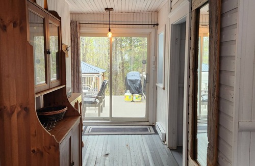 Saint-Gabriel Ski Chalet | Spa, billiards, arcade, lounge. Beach 200 m away. Perfect for groups and families