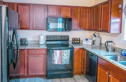 Christiansburg House | Spacious 1 Bedroom Home, 9 Minutes to VT & I-81