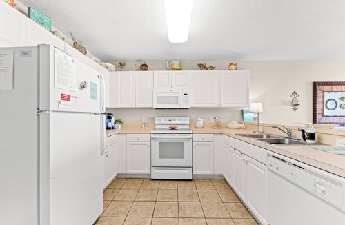 Crescent Beach Condo | Spacious 2 Bedroom/2 bathroom Condo with Ocean View, Pool, Elevator, and Balcony