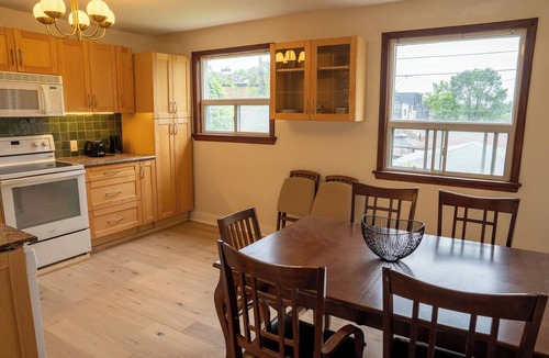 Davenport Apartment | Spacious 3 Bed/2 Bath Near Transit - Toronto's Coolest Neighbourhood!