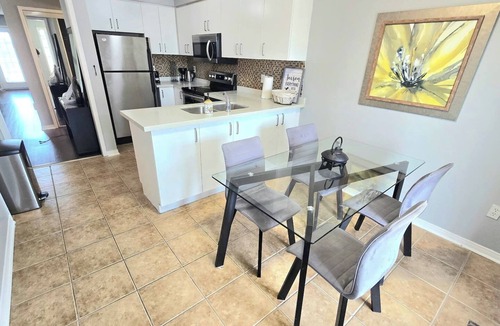 Cooksville House | Spacious 3 Bed, 3 Bath, Close to Square One, Parking, Work Desk