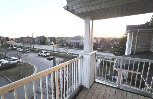 Cooksville House | Spacious 3 Bed, 3 Bath, Close to Square One, Parking, Work Desk