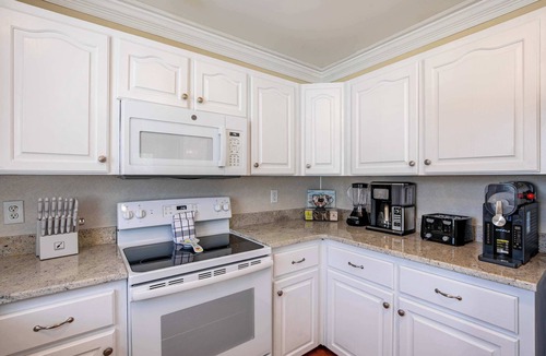 Windy Hill House | Spacious 3BR Getaway with BBQ, close to Beach