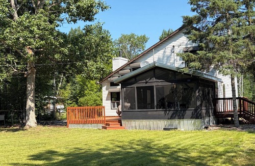 Traverse Bay Cottage | Spacious 4-Bedroom Cottage for Year-Round Family Getaways. Rent 2days get 2 Free