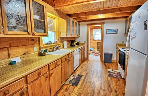 Jefferson Cabin | Spacious 4-bedroom cabin in Jefferson, NC, perfect for family getaways!