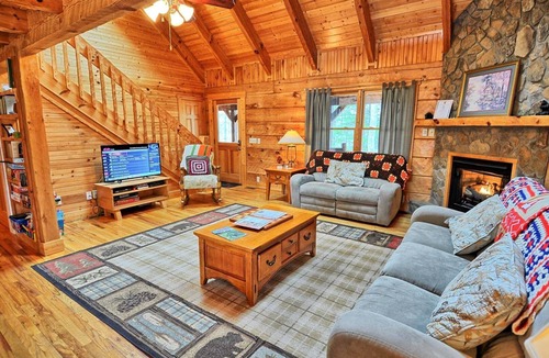 Jefferson Cabin | Spacious 4-bedroom cabin in Jefferson, NC, perfect for family getaways!