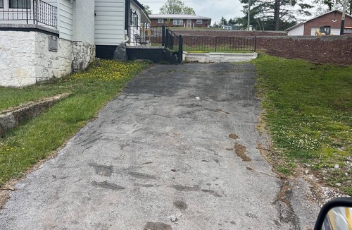 Bluewell House | Spacious 4-bedroom house in Bluefield 6 miles from Pocahontas Trailhead.