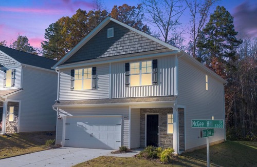 Paw Creek House | Spacious 4-bedroom house with BBQ and Games in Charlotte