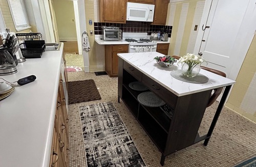 Evergreen House | Spacious 4-bedroom house in brilliant Memphis with AC, WiFi