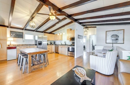 Norwood House | Spacious 4-bedroom house in pleasant Norwood with AC