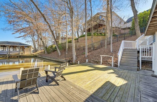 Norwood House | Spacious 4-bedroom house in pleasant Norwood with AC