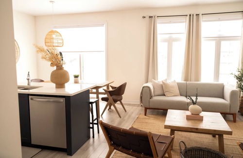 Carrying Place House | Spacious 4BR Home|Groups|Families|Trail Access|WiFi|Parking
