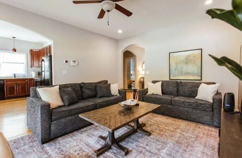 Athens House | Spacious 4BR Home I 5 Min to Downtown Athens I Sleeps 8+