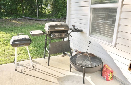 Paw Creek House | Spacious 4BR Retreat w Grill & Patio – Less than 20 mins to Uptown! +20% off