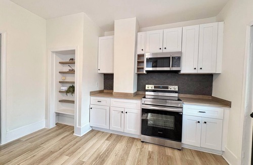 Camden House | Spacious 5 Bedroom/2 Living Room-New Renovation in Prime Downtown