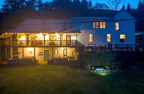 Wilson Creek House | Spacious 5-bedroom house w/fishing pond, WiFi, hot tub in Grayson Co Mountains