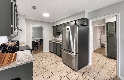 Cordova House | Spacious 5-bedroom house Cordova with large screened in porch and game room!