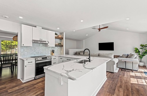 Skyland House | Spacious 5-bedroom mountain view house in beautiful Asheville