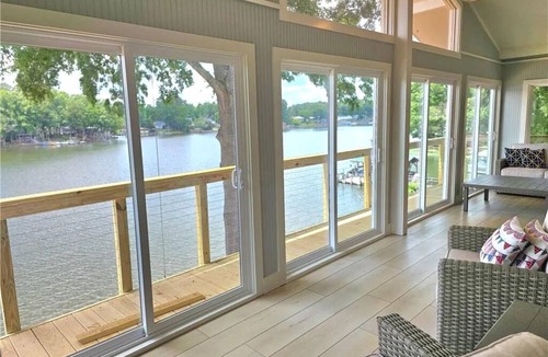 New London House | Spacious 5-bedroom water front house on Badin Lake, New London NC, SLEEPS 18