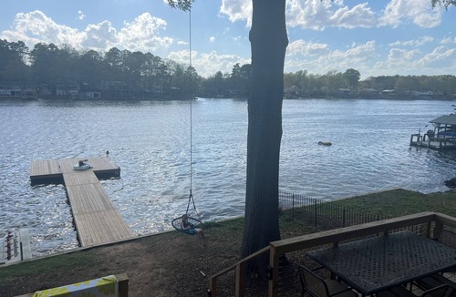 New London House | Spacious 5-bedroom water front house on Badin Lake, New London NC, SLEEPS 18