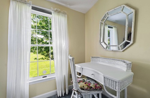 McMinn County House | Spacious 5-bedroom with relaxing sunroom!