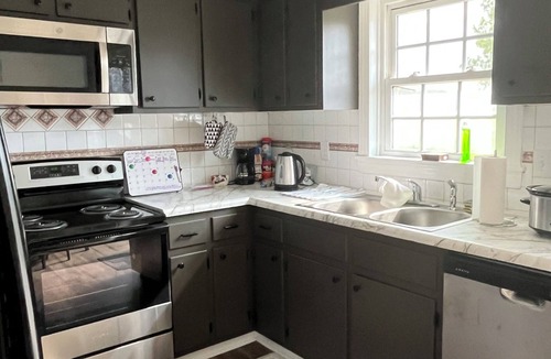 Wilson County House | Spacious 5-Bedrooms Retreat w/Theater, Court & Group-Friendly Layout