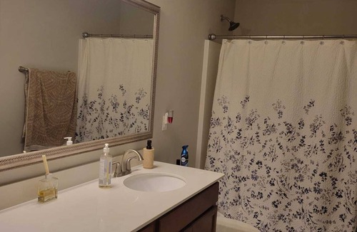 Greer House | Spacious 6-bedroom house with AC in beautiful Greer