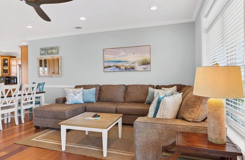 Ocean Isle Beach Cottage | Spacious 7-bedroom Beach House in fantastic Ocean Isle Beach w/Private Pool&AC