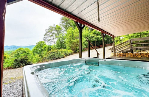Cherokee Cabin | Spacious Cabin w/Hot Tub & Spectacular Valley Views | Near Bryson & Cherokee