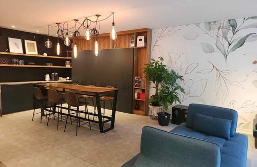 De Lorimier Apartment | Spacious, central and newly renovated! Large, renovated, great neighborhood!