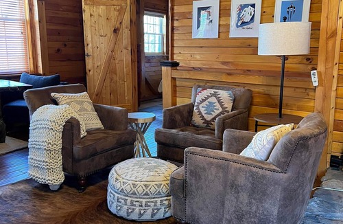 Waterford Cabin | Spacious & Charming Cabin - Close to Ski/Lakes!