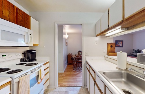 Clemson Condo | Spacious condo-walking distance to college campuses/stadiums, & downtown