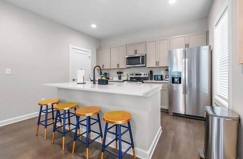 Paw Creek House | Spacious Family + Group Getaway - Fast Wi-Fi, Close to CLT Airport & Uptown