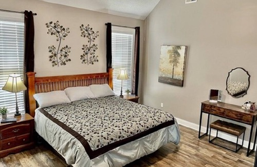 Hartsville House | Spacious Home in Peaceful Neighborhood. Close to Downtown.