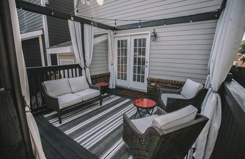 Historic Edgefield House | Spacious + Homey East Nashville Hangout - Walk to the Stadium! 2mi to Broadway!