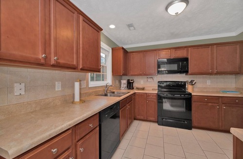 Pine Forest House | Spacious House Just Minutes From Fort Bragg and Methodist University!
