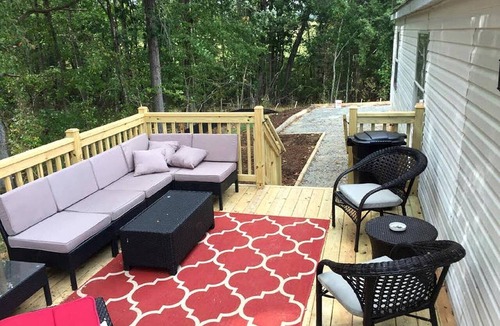 Gordonsville Cabin | Spacious Modular Rental on Huge Horse and Cattle Farm near Charlottesville, Virginia