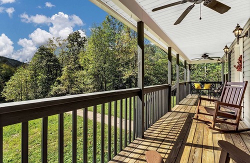 Barnardsville House | Spacious Mountain Retreat with Bonus Game Room Near Asheville, Barnardsville, NC