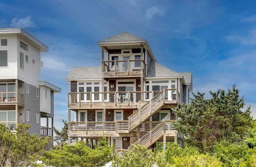 Salvo Cottage | Spacious Oceanfront Cottage with Pool in Salvo