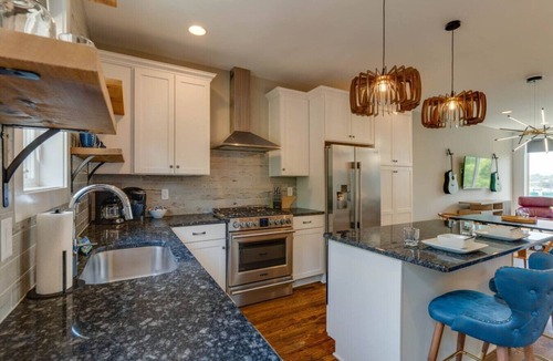 Eighth Avenue House | Spacious townhome near Melrose with balcony